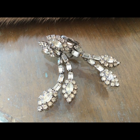 Vintage Glamorous Earrings - Picture 3 of 4
